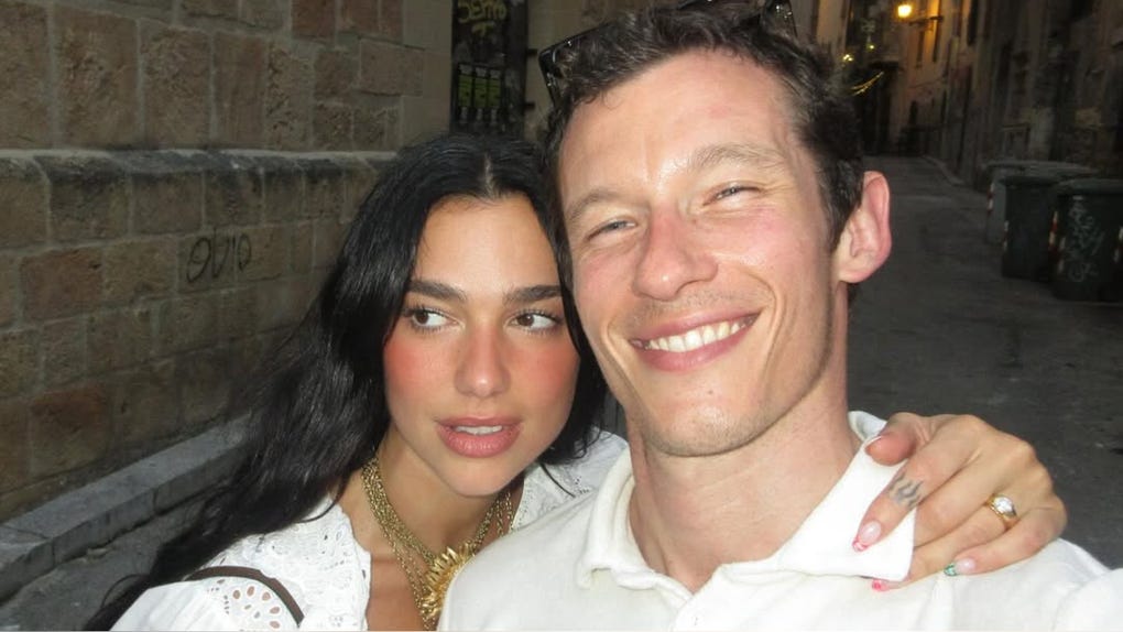 Dua Lipa y Callum Turner contrajeron matrimonio el 31 de mayo en una ceremonia íntima a la que asistieron únicamente familiares y amigos.