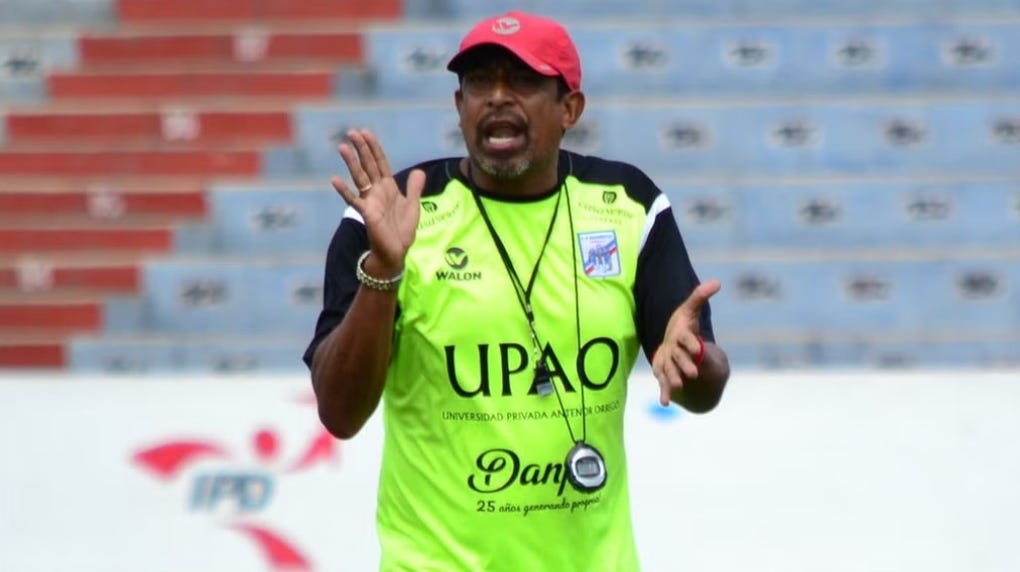 Soto ganó los títulos nacionales en 1995 y 1996 con Cristal.