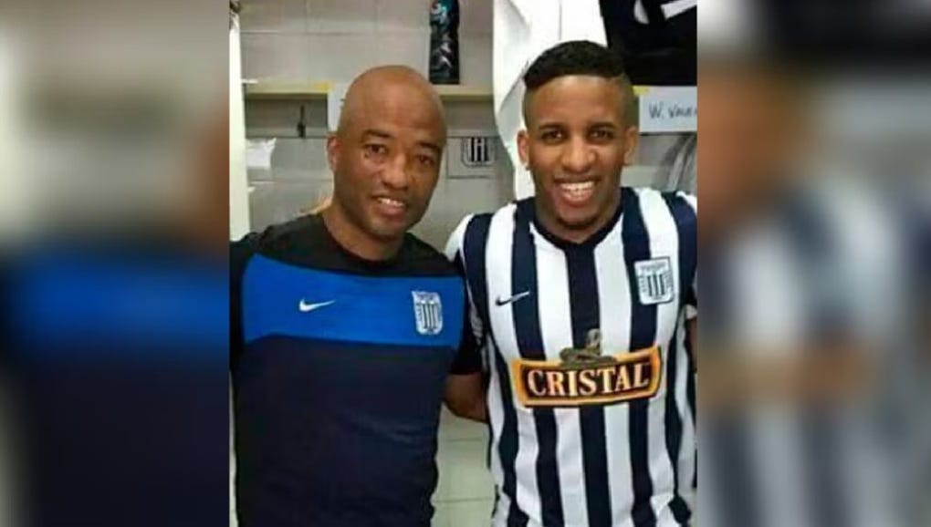 Waldir Sáenz es idolo y goleador histórico de Alianza Lima. Jugó un total de 22 partidos con la camiseta rimense.