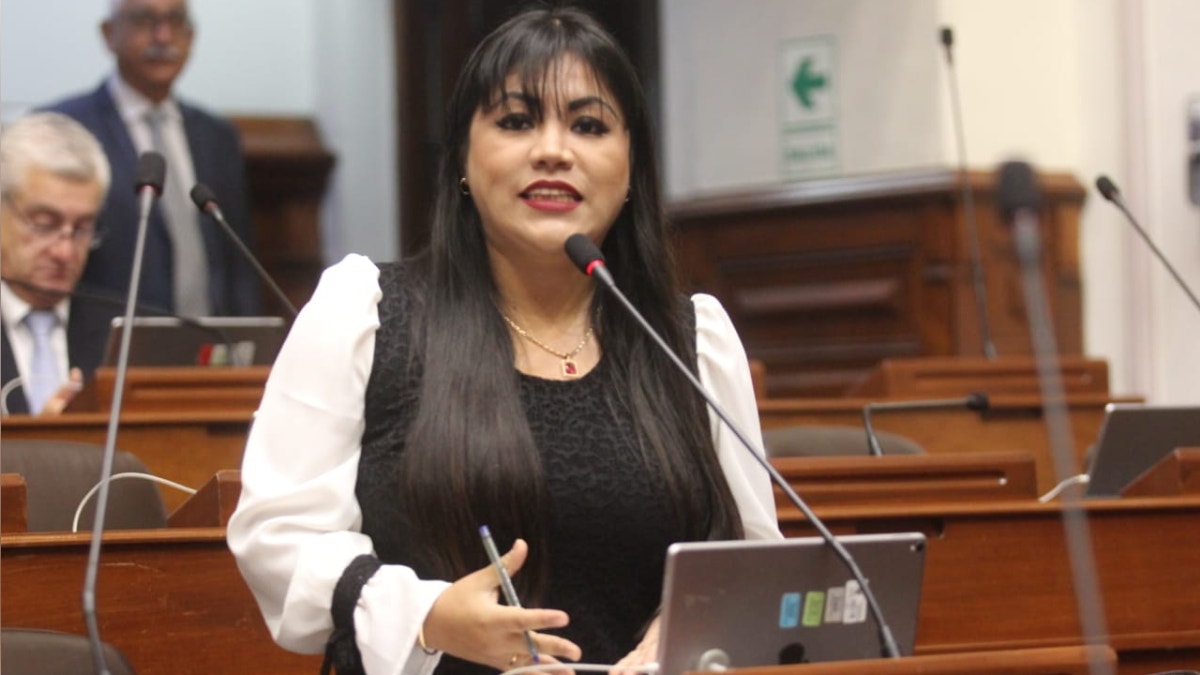 Congresista Vivian Olivos renunció al partido Fuerza Popular por 