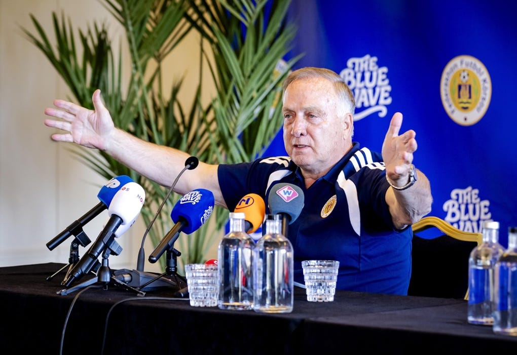 9. Los 71 años de Rehaggel que serán superados primero por Koubek y luego por Dick Advocaat, entrenador de Curazao.