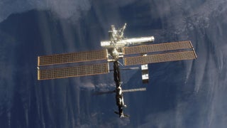 La NASA levanta la alerta de evacuación para astronautas de la EEI tras una fuga de aire