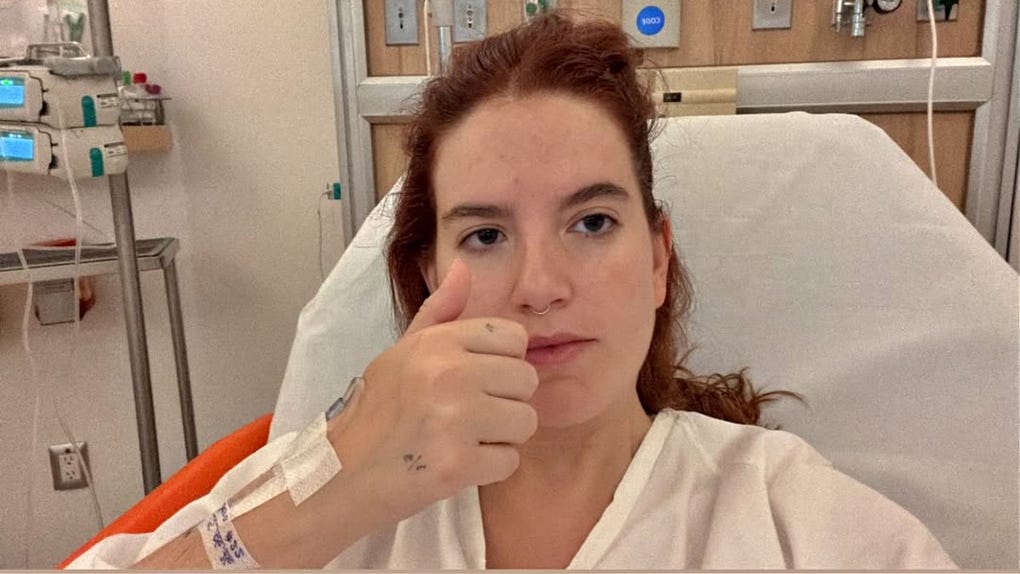 Nicole Zignago desde la cama de un centro médico.