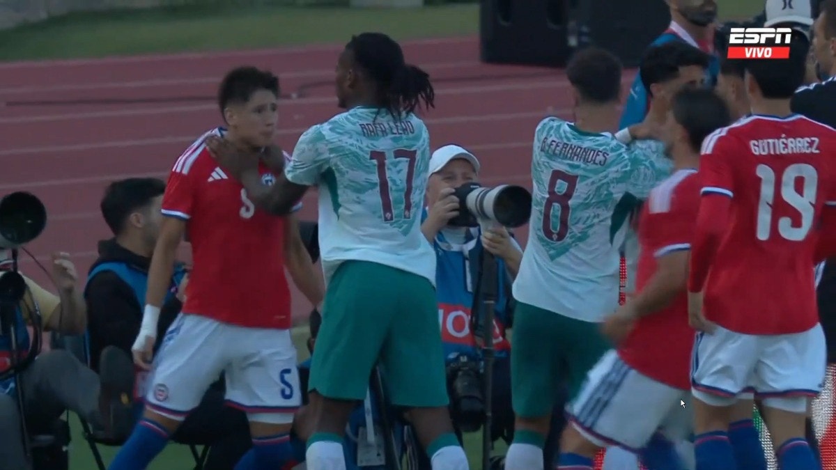 Nada amistoso: Rafa Leao de Portugal fue expulsado tras pelea con Iván Román de Chile [VIDEO]