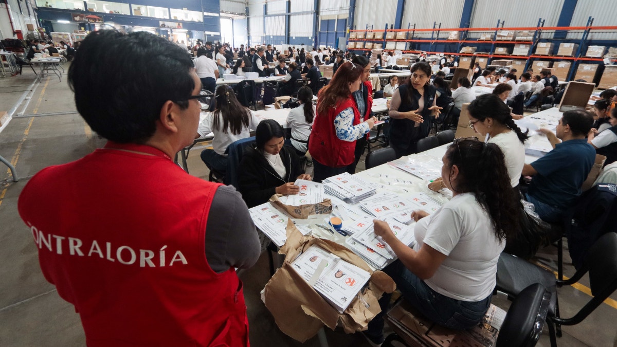 Segunda vuelta 2026: Contraloría desplegó 1 200 auditores para supervisar distribución de material electoral