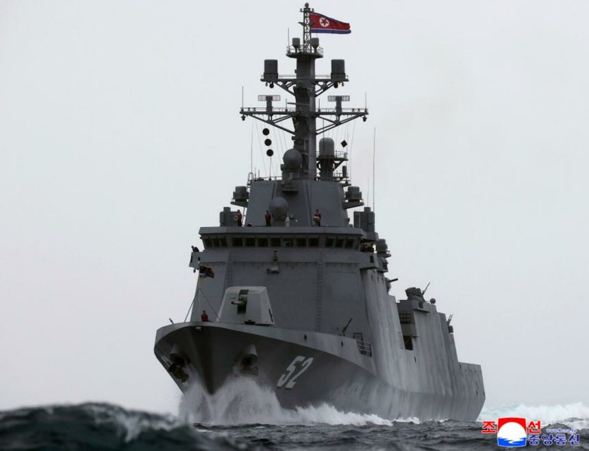 Navío de guerra inspeccionado por Kim Jong-un. 