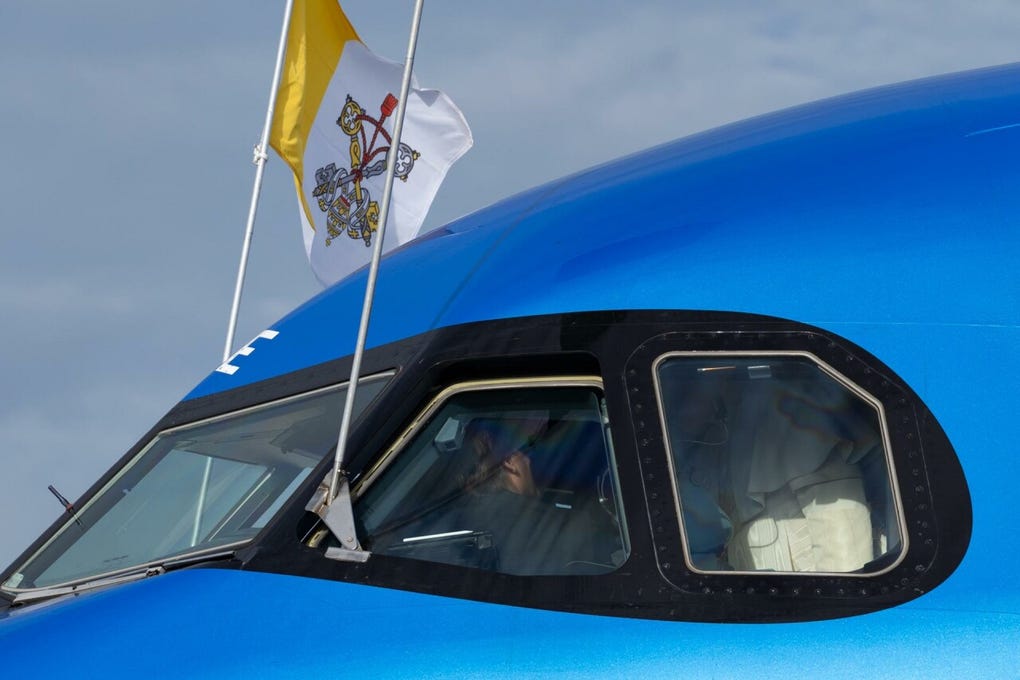 El avión de la compañía Ita Airways en el que viaja el papa León XIV aterrizó a las 10:12 a.m. (hora local) en el aeropuerto de Adolfo Suárez Madrid-Barajas para iniciar su primera visita apostólica a España hasta el 12 de junio.
