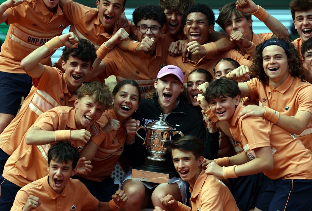 La rusa alabó el trabajo junto a Cochita: Hemos trabajado mucho dentro y fuera de la pista, hemos superado momentos difíciles, sobre todo a finales del año pasado. Es fantástico trabajar con ella, verla feliz y escucharle decir que etá orgullosa de trabajar conmigo.