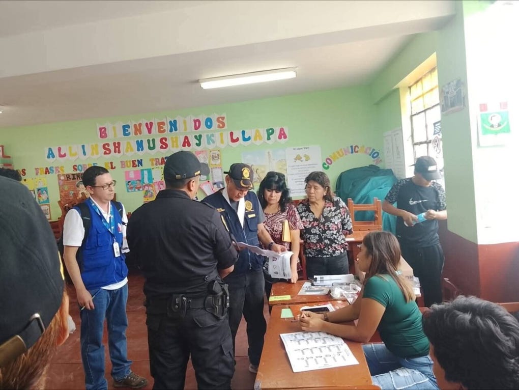 La <strong>Fiscalía</strong> y la <strong>Policía</strong> intervienen <strong>mesa de votación</strong> tras denuncia de cédulas de <strong>votación alteradas</strong>, en una mesa instalada en el <strong>Colegio Santo Domingo Savio</strong> del distrito de Pueblo Nuevo, Ferreñafe, región <a data-mce-href=https://rpp.pe/peru/lambayeque href=https://rpp.pe/peru/lambayeque>Lambayeque</a>.