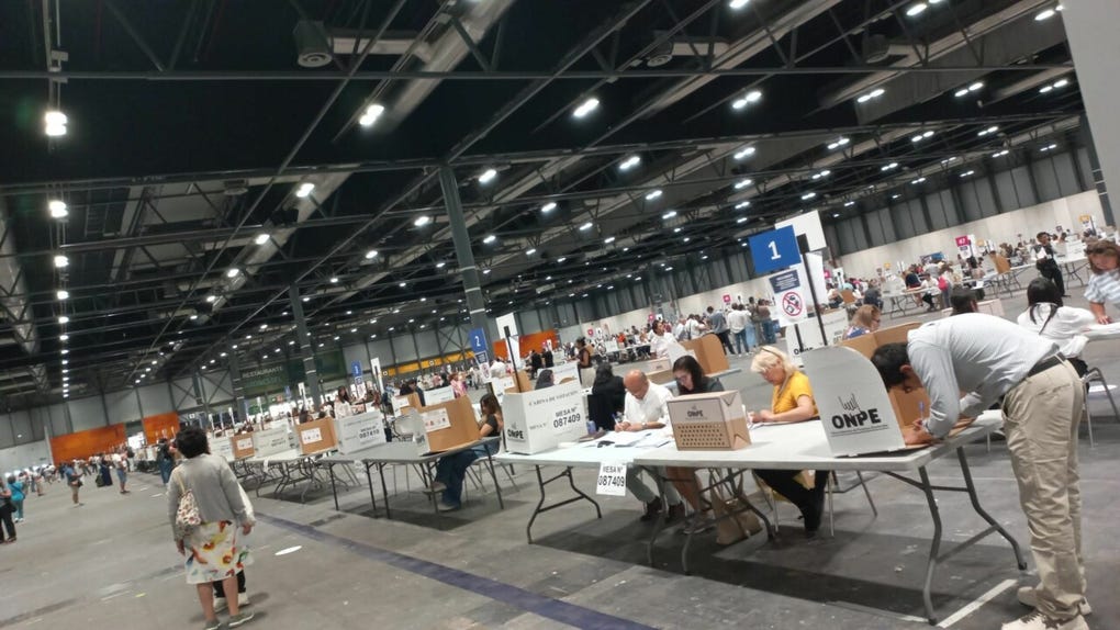 La jornada electoral en Madrid se inició con normalidad tras la instalación de las mesas de sufragio, aseguró el Jurado Nacional de Elecciones.