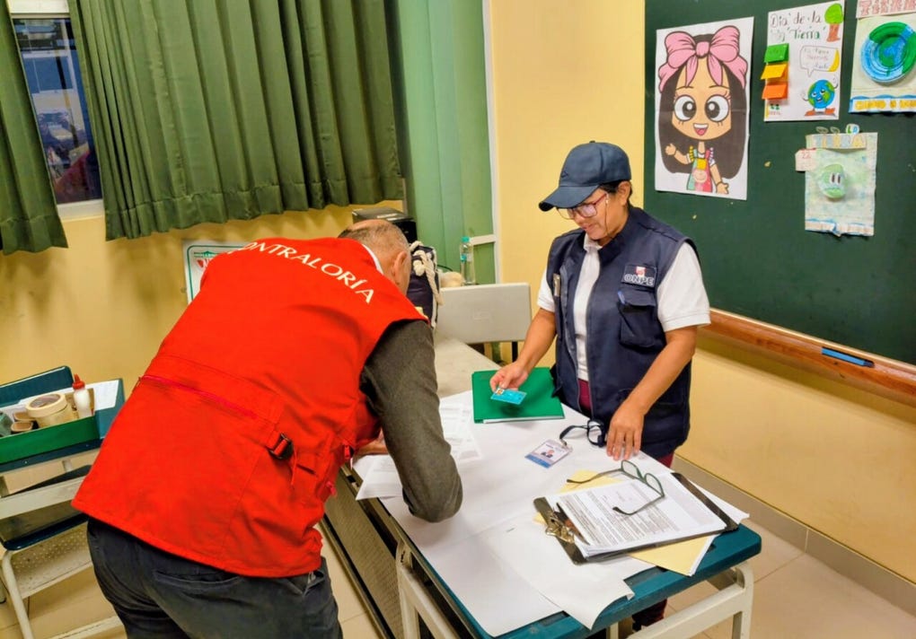 <strong>Auditores de Contraloría</strong> verificaron instalación de <strong>mesas de sufragio</strong> en la I.E. Deán Valdivia de <strong>Mollendo</strong> provincia de Islay en la región <a data-mce-href=https://rpp.pe/peru/arequipa href=https://rpp.pe/peru/arequipa>Arequipa</a>.