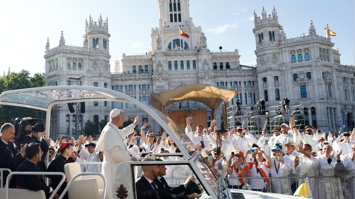 León XIV exhorta a salir del egoísmo y no despreciar al herm