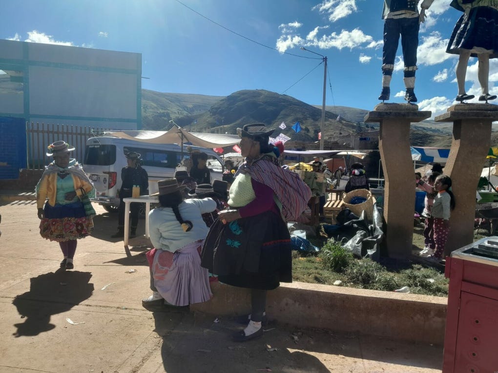 En los alrededores del local de votación de la I.E. <strong>José Carlos Mariátegui de Ccasapata</strong> - Yauli, región <a data-mce-href=https://rpp.pe/peru/huancavelica href=https://rpp.pe/peru/huancavelica>Huancavelica</a>, se vendían desayunos para quienes <strong>madrugaron</strong> a cumplir su <strong>deber cívico</strong>.