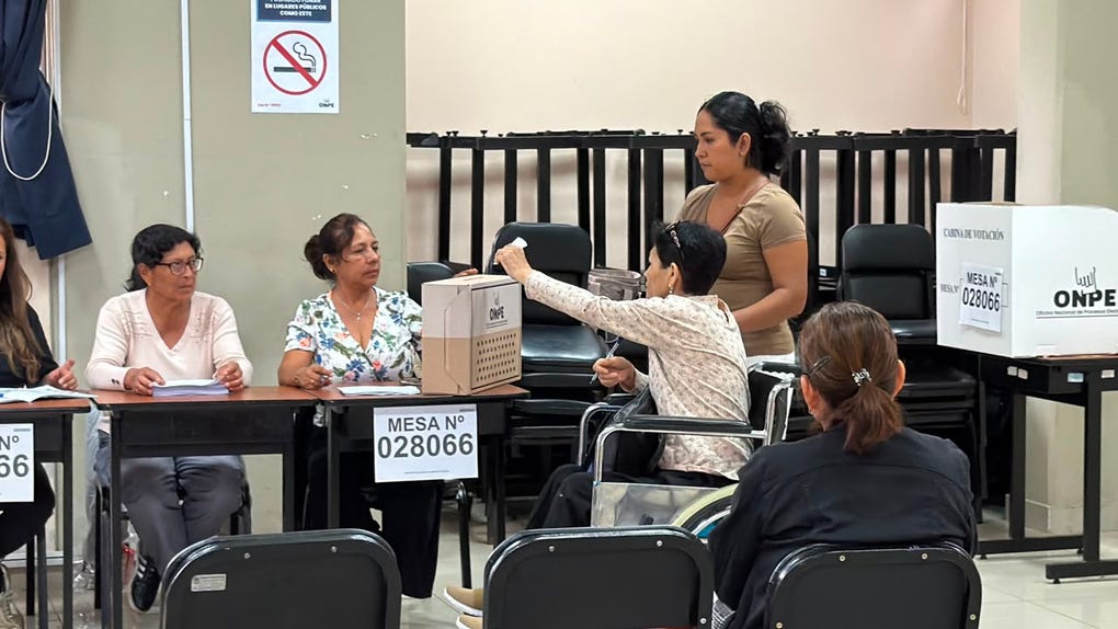 La Un<strong>iversidad Nacional de Trujillo</strong>, en la región <a data-mce-href=https://rpp.pe/peru/la-libertad href=https://rpp.pe/peru/la-libertad>La Libertad</a>, recibe a más de 25 mil <strong>electores</strong> en <strong>85 mesas</strong> de sufragio instaladas al 100%, según informó la <strong>ODPE Trujillo</strong>.