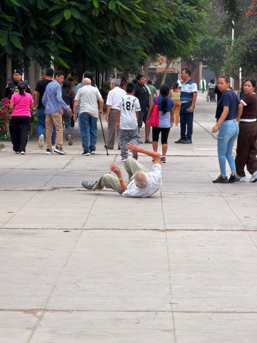 Desde que se abrieron las mesas de sufragio se reportó una alta incidencia de <strong>adultos mayores</strong> que acudieron a emitir su voto, pese a que fueron asistidos por personal de la <strong>Defensoría del Pueblo</strong> y la <strong>ONPE</strong>, en algunos casos se registraron algunas incidencias como caídas y tropiezos dentro del local de votación, en la región <a data-mce-href=https://rpp.pe/peru/la-libertad href=https://rpp.pe/peru/la-libertad>La Libertad</a>.
