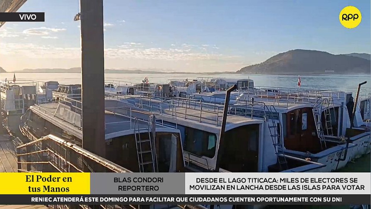 Puno: electores se movilizan en lancha desde las islas del l