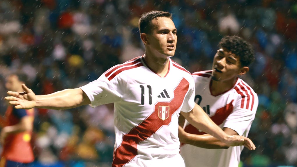 Jairo Vélez anotó el 1-3 para Perú