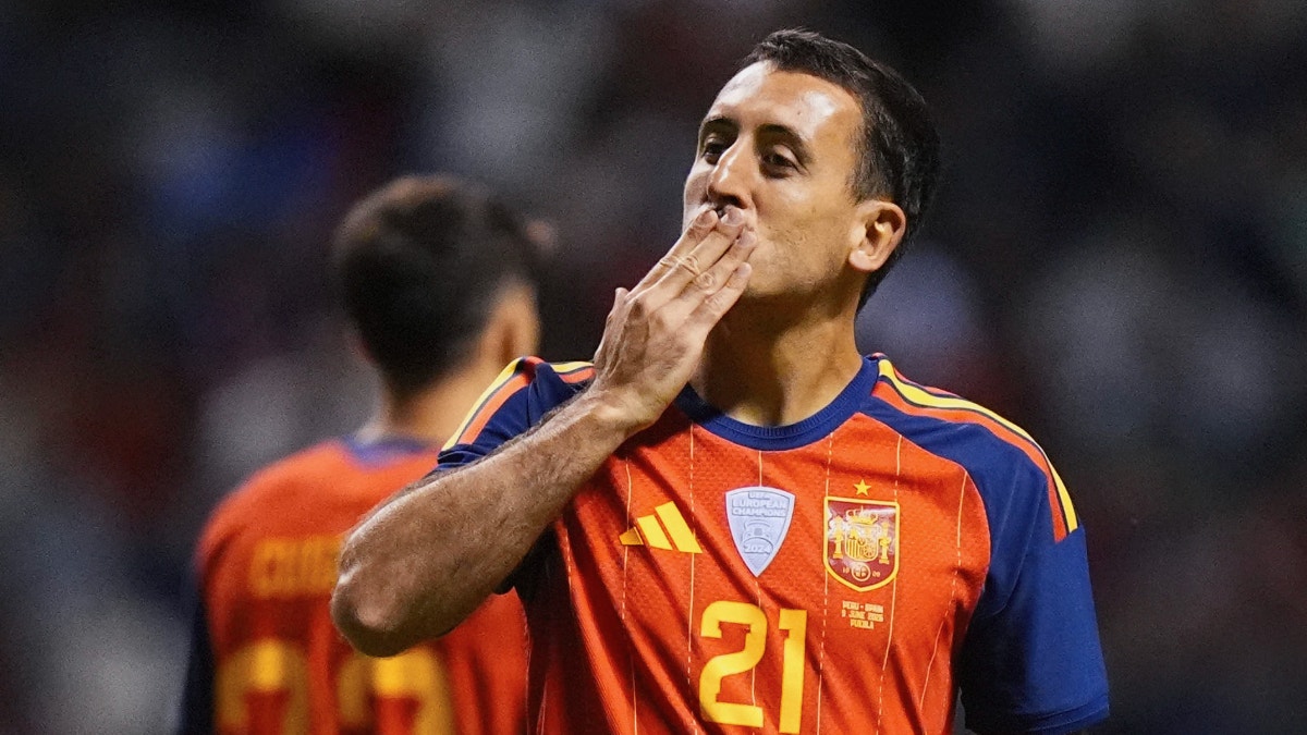 En apenas dos minutos, Mikel Oyarzabal pone el 1-0