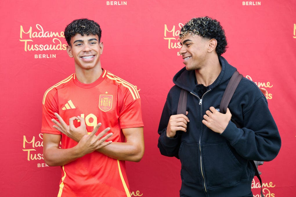 Cuando tomamos la decisión de que Lamine formara parte de la familia de Madame Tussauds era el momento de la Eurocopa que fue el boom de Lamine Yamal en Alemania y de allí nació la idea, explicó la directora de Mercadotecnia de la sede berlinesa del museo, Paola López Petzoldt.