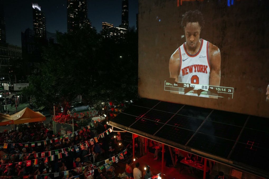Es la primera vez desde 1999 que Nueva York acoge un partido de las Finales de la NBA.