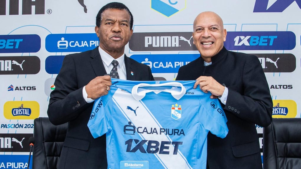 Roberto Mosquera fue presentado oficialmente como DT de Sporting Cristal.