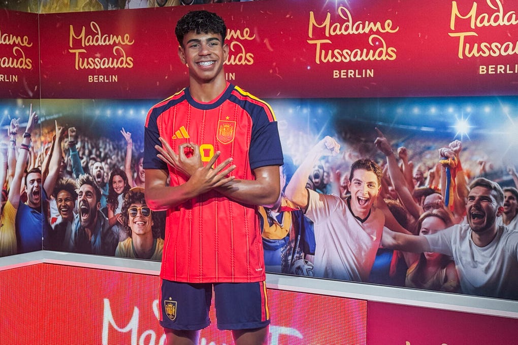 El proceso de producción de la figura de cera duró cerca de un año y empezó con una sesión para la que el equipo de Madame Tussauds fue a Barcelona para tomarle las medidas al jugador de fútbol.