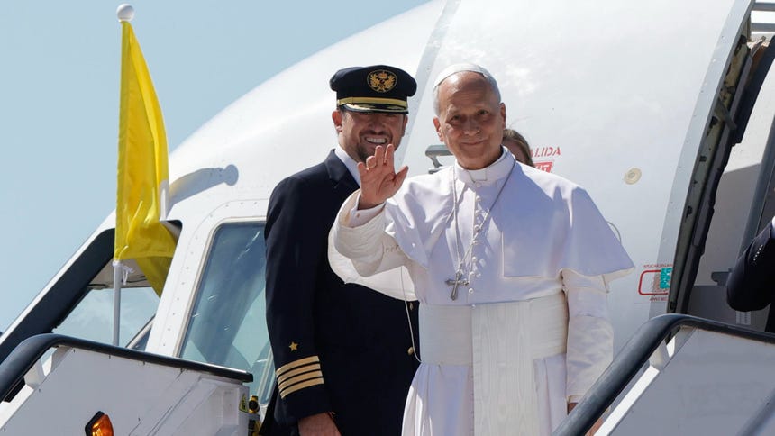 León XIV inicia su visita a Cataluña con actos en la Catedra