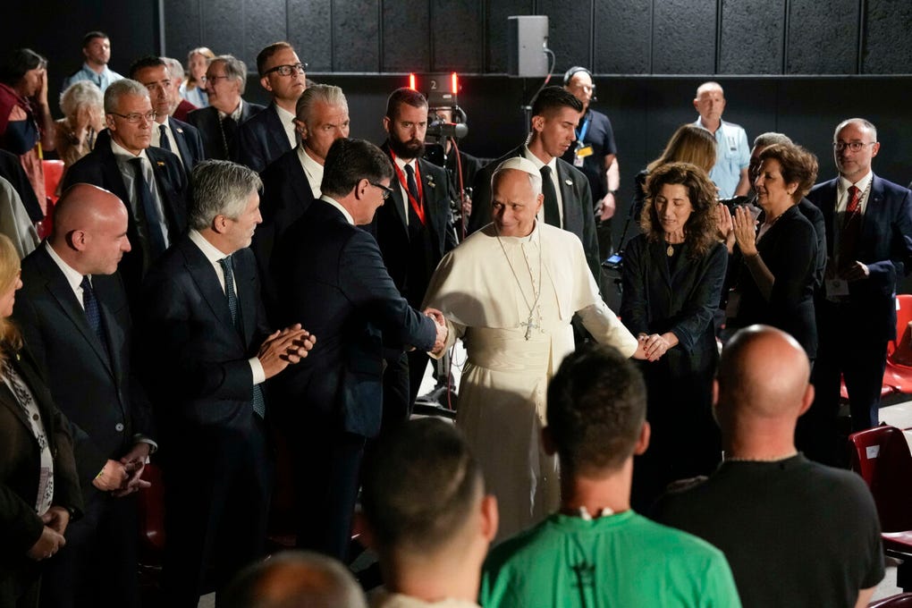 Se trata de la primera visita en la historia de un pontífice a una cárcel de España. Y es el segundo centro penitenciario que el papa peruano visita en su pontificado, después del de Bata en Guinea Ecuatorial en la gira que realizó por el continente africano.