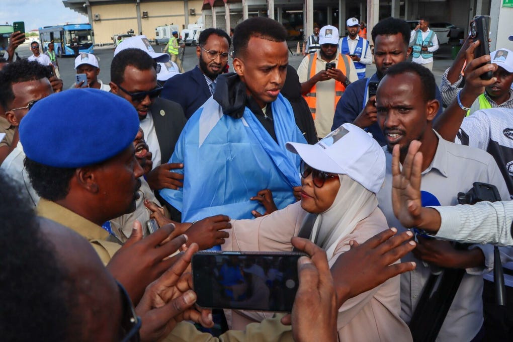 El ministro somalí de Defensa, Ahmed Moallim Fiqi, subrayó que Artan ha elevado el nombre del pueblo somalí y afirmó que el revés sufrido no lo detendrá en su carrera profesional.