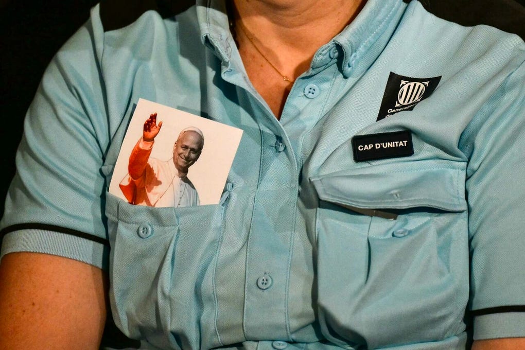 He experimentado la muerte de la gente que más quería, y aunque me han transmitido la fe, me he enfrentado con el silencio de Dios. A pesar de tener la mejor familia del mundo, también hoy sé que les he hecho mucho daño, manifestó Montse, que pidió perdón a Dios por todo y agradeció el don de la fe.