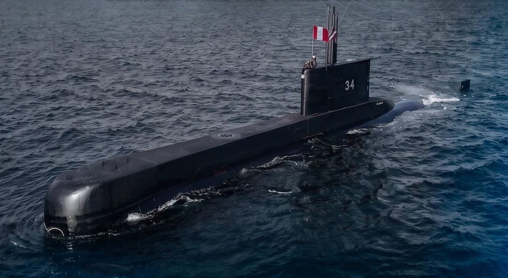 Al despliegue del B.A.P. Pisco se sumará el submarino B.A.P. Chipana, cuya participación en RIMPAC 2026 constituye un hito para la Fuerza de Submarinos de la Marina de Guerra del Perú tras su reincorporación al servicio activo. La unidad incorpora capacidades como el sistema de combate Kallpa, nuevos periscopios, renovación de baterías y la capacidad para operar misiles antibuque SM-39 Exocet.