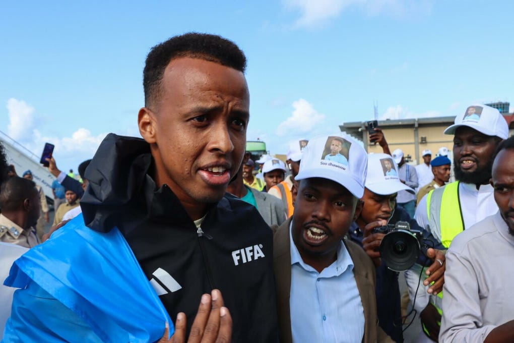 No estoy molesto porque me enviaron de vuelta desde Estados Unidos. Continuaré trabajando duro y no me desanimaré, afirmó Artan en declaraciones difundidas por la televisión pública somalí. Les prometo que en el próximo Mundial llegaré mucho más lejos y haré historia, aseguró.