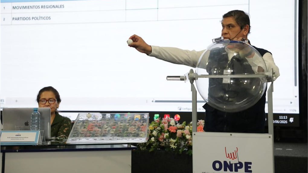 ONPE define por sorteo la ubicación de partidos y movimientos regionales en la cédula electoral