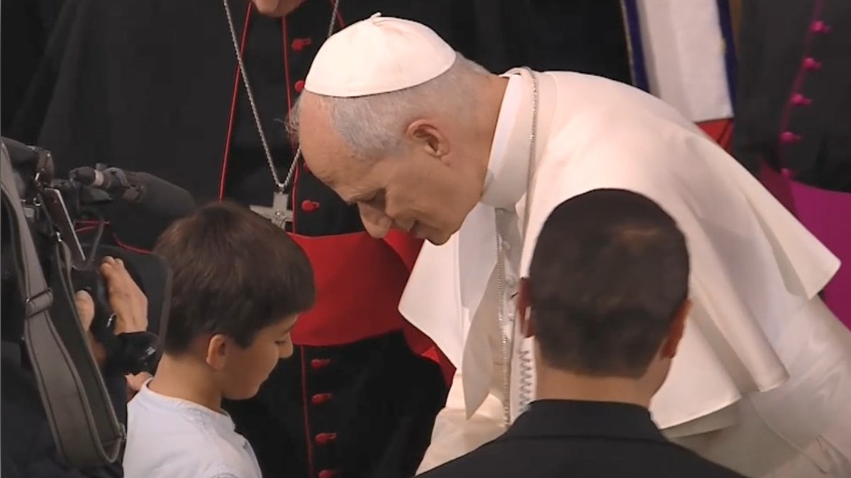 El papa León XIV vivió un tierno momento con niño 