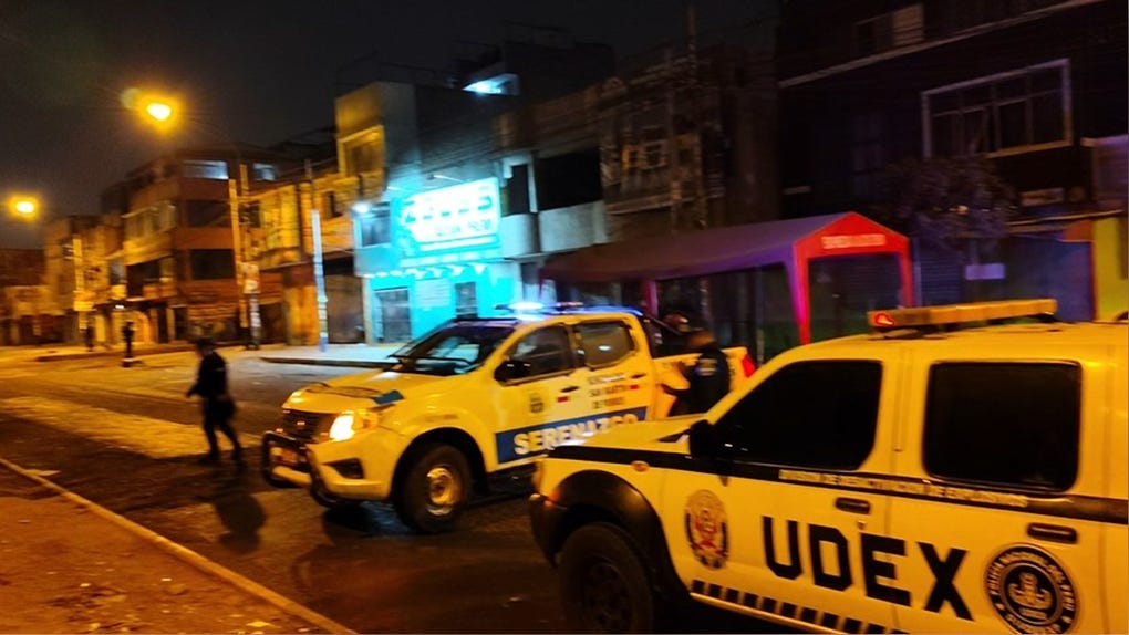 Desconocidos arrojaron una granada tipo piña contra el local de la empresa de transportes Z-Buss.
