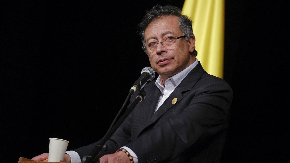 Presidenta de comisión ordena la "suspensión provisional" de