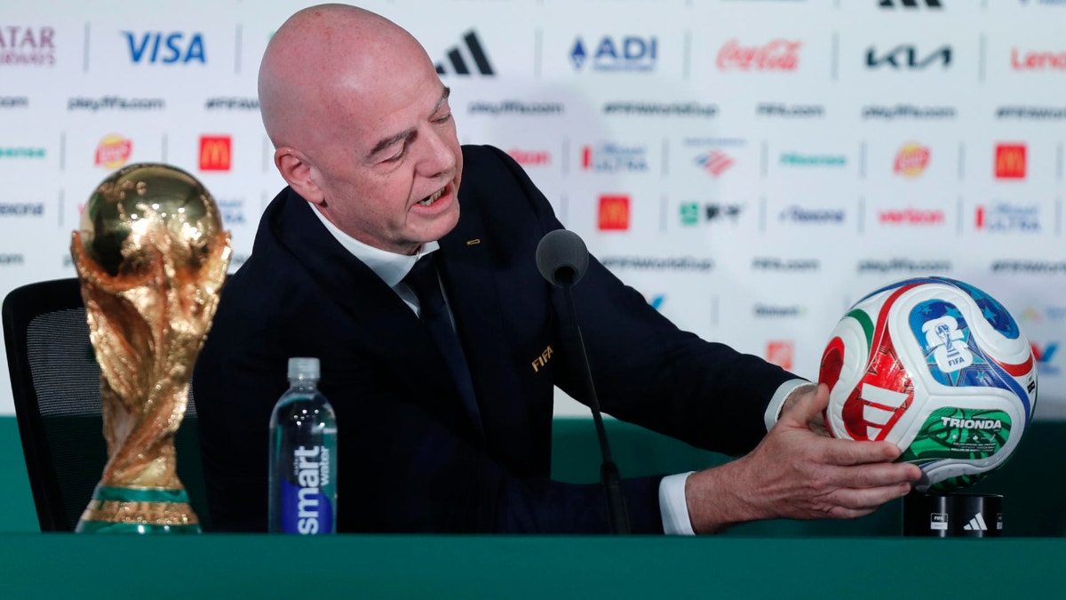 Presidente de FIFA asegura estar "feliz de ver a I