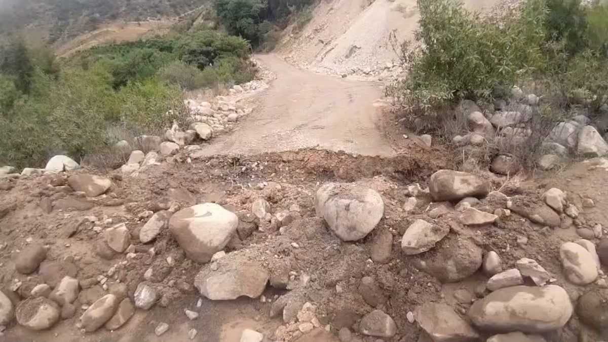 Yef Anderson hace un llamado a las autoridades del Gobierno Regional para que puedan llegar a la zona y llevar maquinaria pesada. 