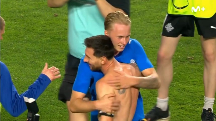 Así fue el momento entre Messi y el hijo de Eidur Gudjohnsen.