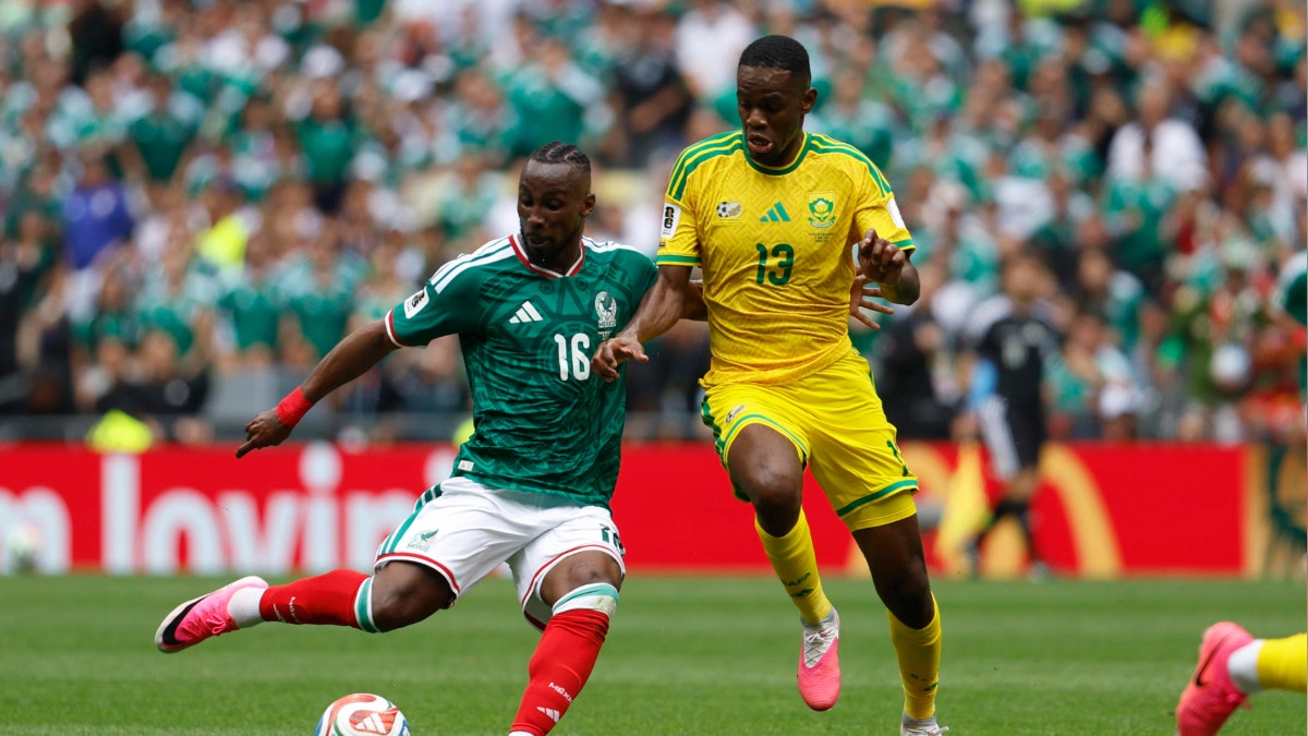A los vestuarios: Sphephelo Sithole es el primer e