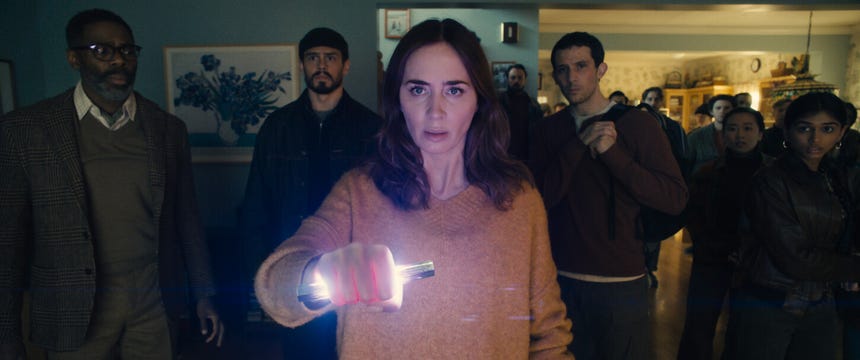 Más allá de la ciencia ficción, la película explora temas como la verdad, la fe y el miedo a aquello que no comprendemos.