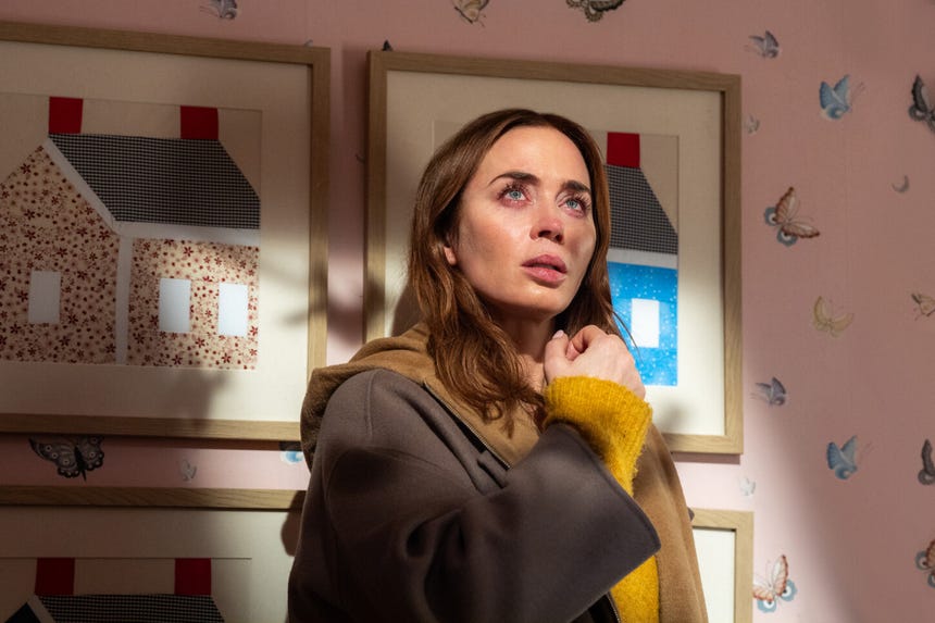 Emily Blunt da vida a una periodista que, en medio de una persecución extraordinaria, descubre cuál es su verdadero llamado.