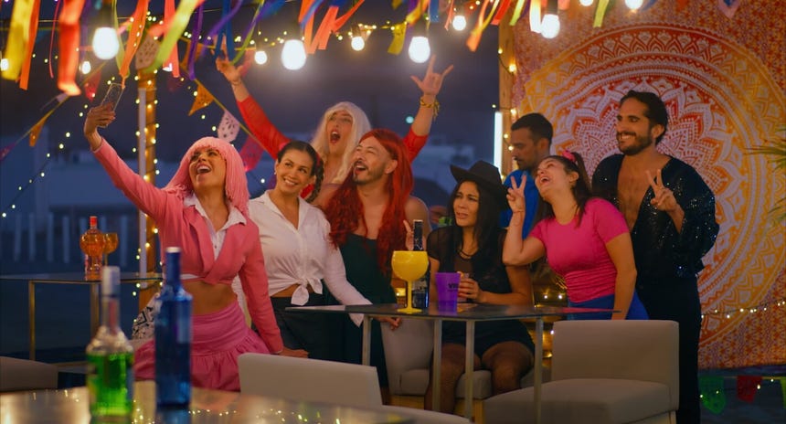 El elenco incluye a Carlos Casella, Kukuli Morante, Mateo Garrido Lecca, Patricia Portocarrero y Fiorella Luna.