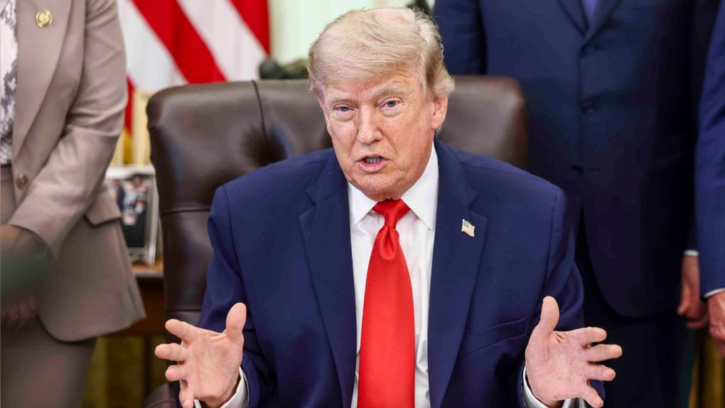Donald Tump.
