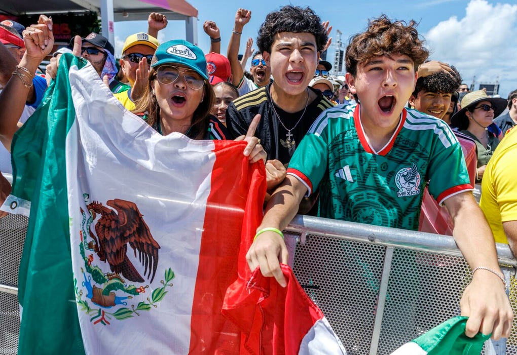 El delantero, nacido en Colombia y nacionalizado mexicano, definió con un remate cruzado para el 1-0.
