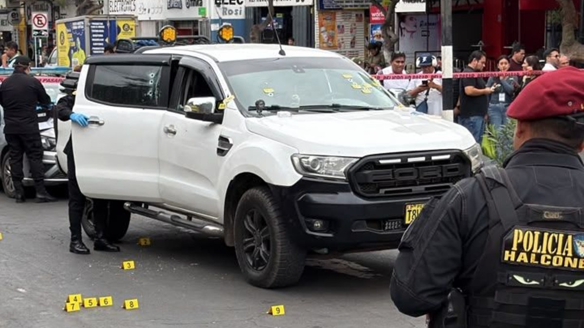 La Libertad: moderna camioneta fue baleada en pleno Centro Histórico de Trujillo [VIDEO]