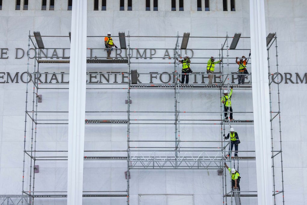 La resolución del magistrado incluía también el bloqueo del cierre del Centro Kennedy durante dos años para realizar obras de remodelación, a partir del próximo 4 de julio, y la junta también ha recurrido esta decisión.