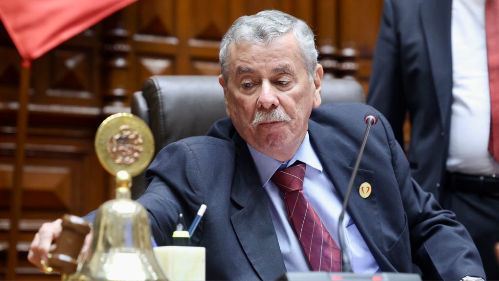 Rospigliosi dispuso que la actual legislatura se extienda 9 días más.
