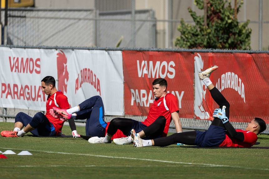 Jugadores de Paraguay entrenan en California previo as u partido contra Estados Unidos.    
