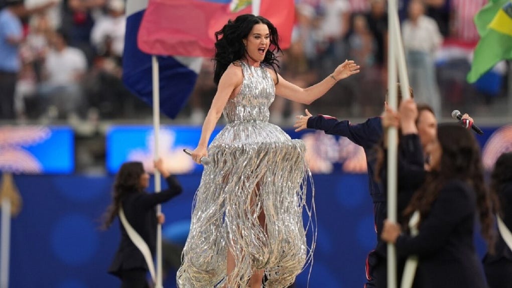 <a data-mce-href=https://rpp.pe/famosos/celebridades/katy-perry-y-orlando-bloom-ponen-fin-a-su-relacion-tras-9-anos-juntos-segun-people-noticia-1643289 href=https://rpp.pe/famosos/celebridades/katy-perry-y-orlando-bloom-ponen-fin-a-su-relacion-tras-9-anos-juntos-segun-people-noticia-1643289 title=Katy Perry rel=follow noopener target=_blank>Katy Perry</a> saltando en el show previo al partido entre Estados Unidos y Paraguay en la Copa Mundial 2026.